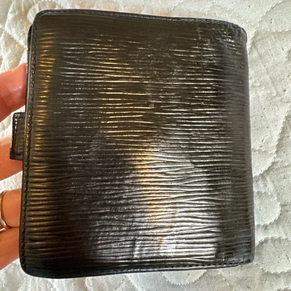 Louis Vuitton Epi Porte-Billets Black Leather Compact Wallet - Picture 4 of 16